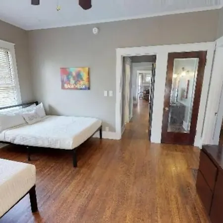 Large Group Downtown Rental - Westend